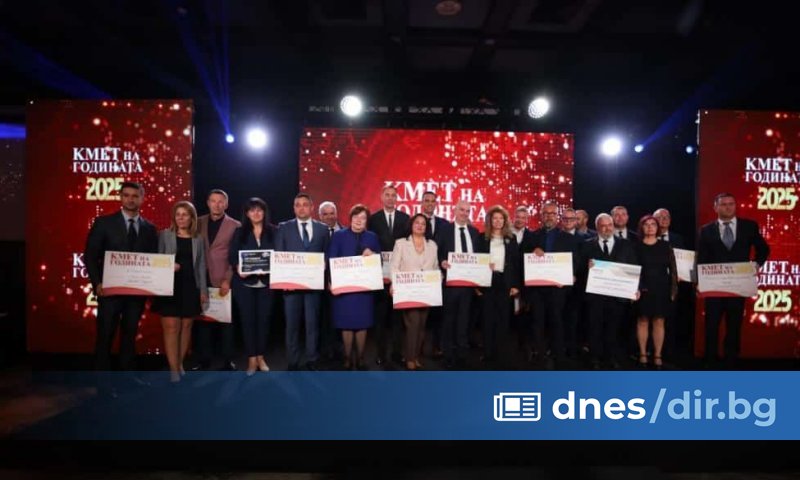 Кметовете на Ивайловград Диана Овчарова (малка община), на Тунджа Станчо