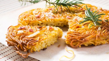 Вкусът на Италия: Родената от кухнята на бедните фритата ди спагети 