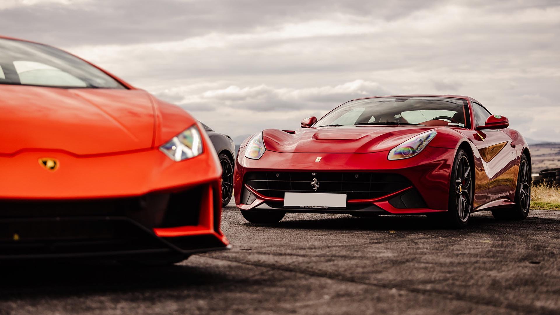 Lamborghini Huracan и Ferrari F12 berlinetta