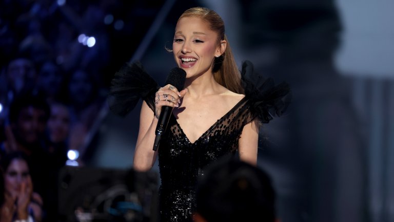 Мъж нападна Ариана Гранде на премиерата на "Злосторница", Синтия Ериво я защити