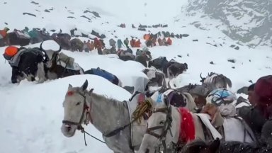 Всички блокирани алпинисти на Еверест бяха евакуирани