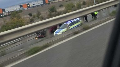 Жена и дете пострадаха след като лек автомобил на кръстовището