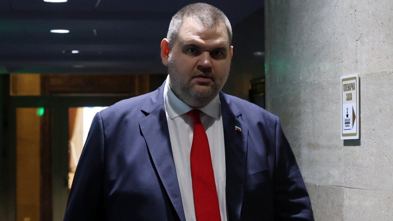Пеевски: Ескалацията е провокирана от агитки на Румен Радев. Той организира погромите