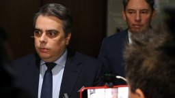 Асен Василев: Проектите за бюджетите на НЗОК и НОИ са "меко казано, скандални"