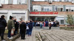 Лекари и сестри излязоха на протест срещу новия директор на УМБАЛ-Пловдив
