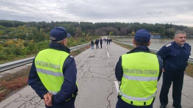 Бедствено положение в русенско село заради риск от скъсване на язовирна стена (снимки)
