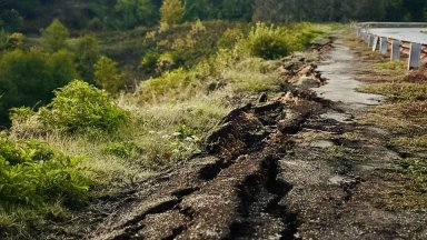 Няма увеличение на свлачището на язовирната стена в Николово