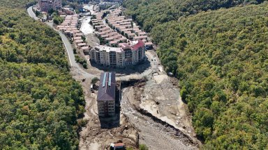 ДНСК ще нареди премахването на хотел и аквапарк в курортния