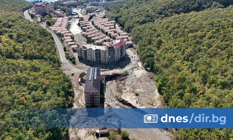 ДНСК ще нареди премахването на хотел и аквапарк в курортния