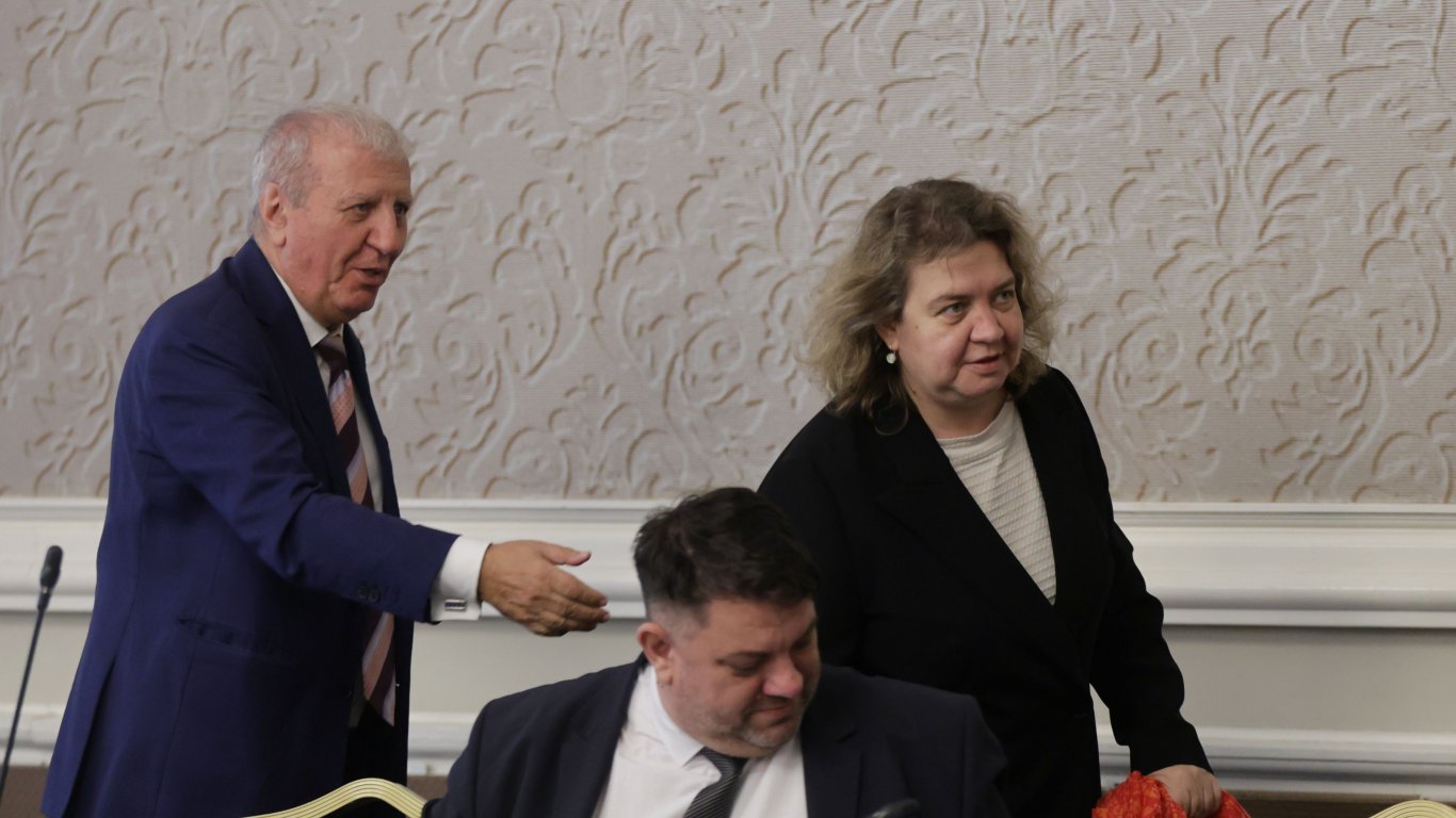 Киселова обяви еврото и бюджета за предизвикателствата пред НС за 2026 г.