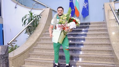 Обрат по сагата с Насар: Федерацията е върнала договора с корекции?