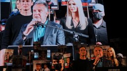 "Хамас"  освобождава заложниците в понеделник, Тръмп лети за церемонията за мир