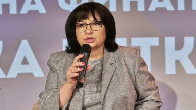Теменужка Петкова обещава дефицит до 3%, но разходите растат