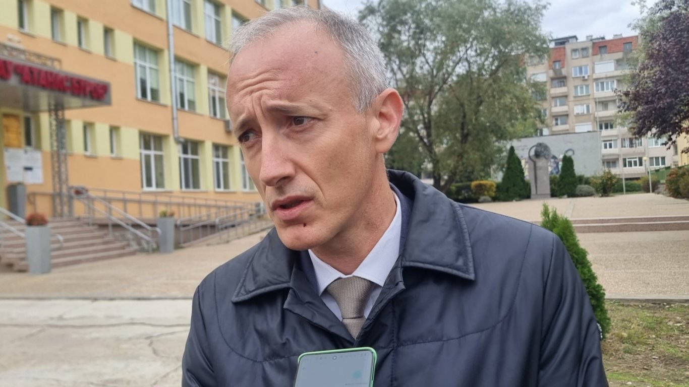 Министър Вълчев: Ще има увеличение на учителските заплати