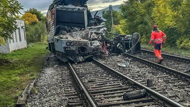 42 души са ранени при сблъсък на два влака в Чехия (видео)