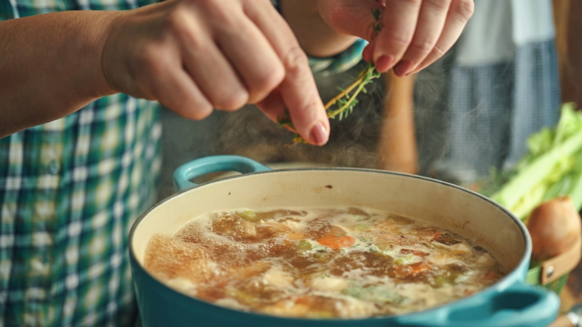 Как да направим обикновената зеленчукова супа по-вкусна