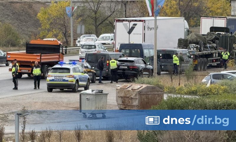 Катастрофа между луксозна кола и автомобил от е станала в