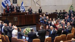 Изгониха двама депутати от израелския парламент по време на речта на Тръмп (видео)