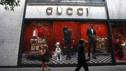 Европейската комисия наложи глоби за над 157 млн. евро на Gucci, Chloé и Loewe 