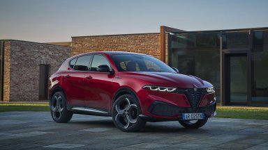 Alfa Romeo Tonale получи подобрения в управлението и двигателите