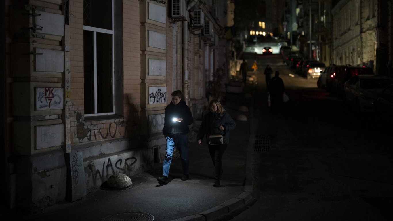 Киев и други области останаха без ток
