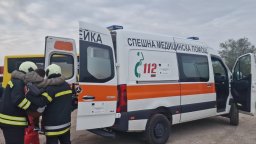 Части от зид се стовариха върху дете край Несебър
