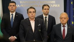 "Да, България" и ДСБ отказали поканата на ПП за лидерска среща