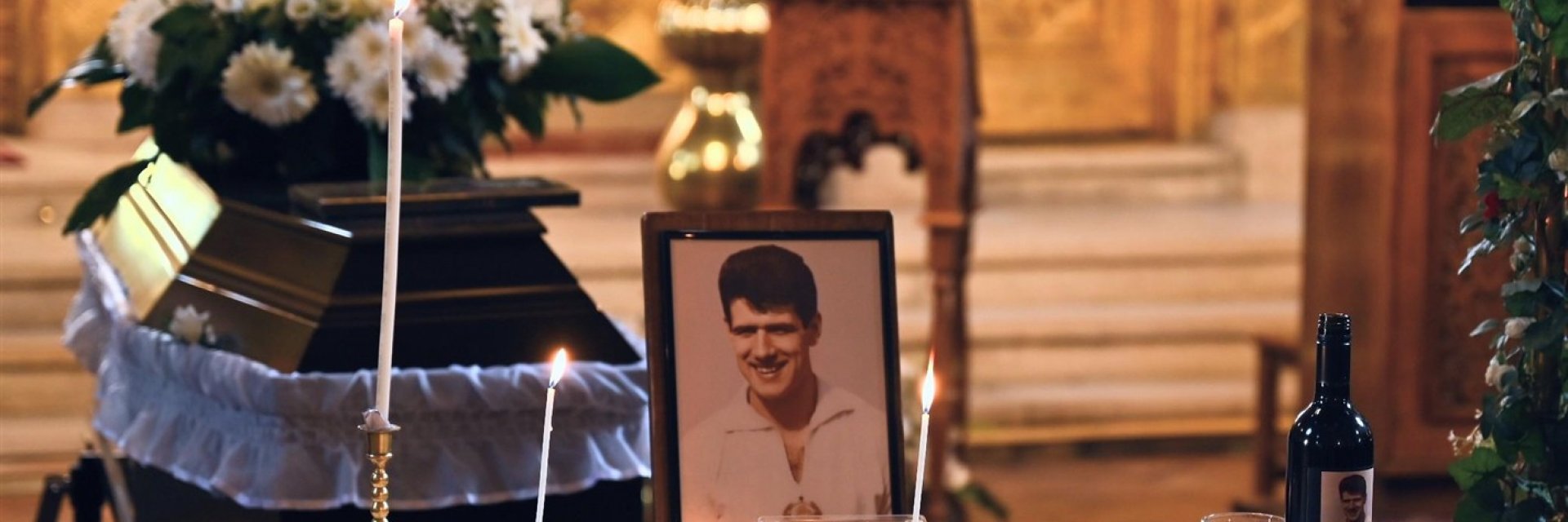 "Явно горе се събират всички големи". Футболна България се прости с Добромир Жечев (снимки)