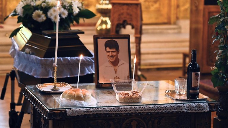 "Явно горе се събират всички големи". Футболна България се прости с Добромир Жечев (снимки)