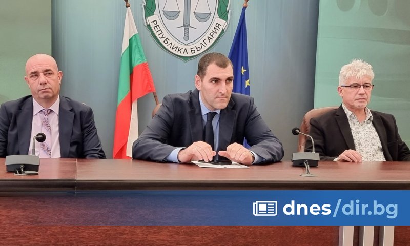 Четирима мъже са вече арестуваните за пране на пари при , всички