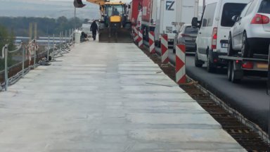 Монтирани са всичките 128 стоманобетонни панели в затворения за основен