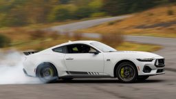 Новият Ford Mustang Performance е мечтата на всеки дрифтър
