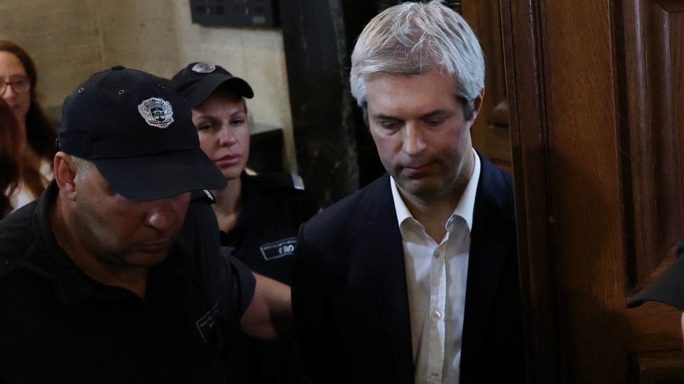 Благомир Коцев остава в ареста, един от съдиите с особено мнение