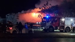 Изгоря сервизът на бизнесмена, чийто сейф с пари беше отнесен от потопа в Царево (видео)
