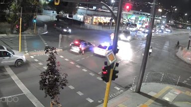 Тротинетка се удари в бус на столично кръстовище