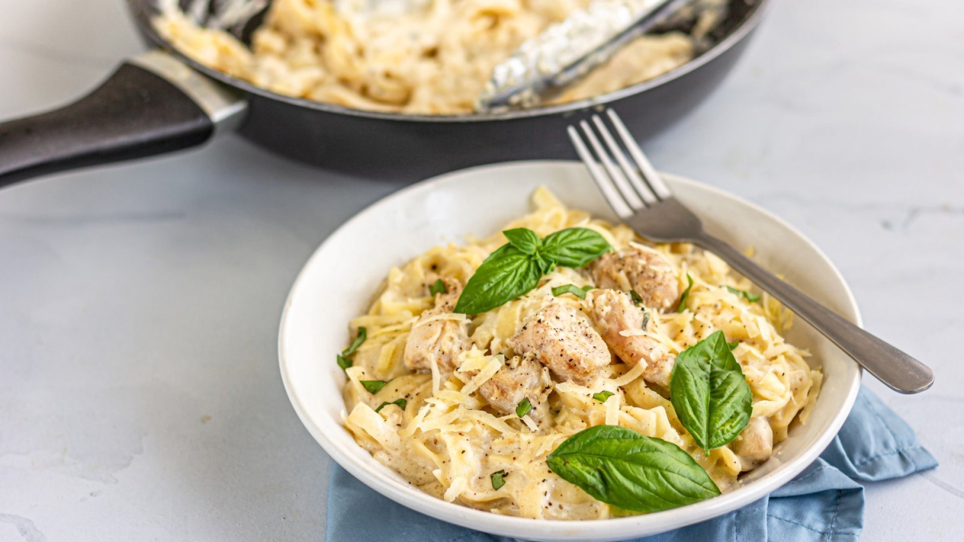 Пълният с протеини сос за паста крие една много проста съставка