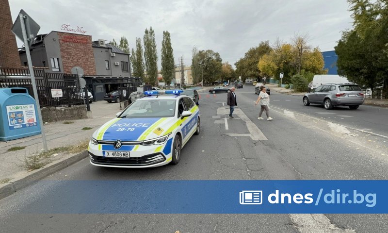 Възрастен водач с не спря на знак STOP и се