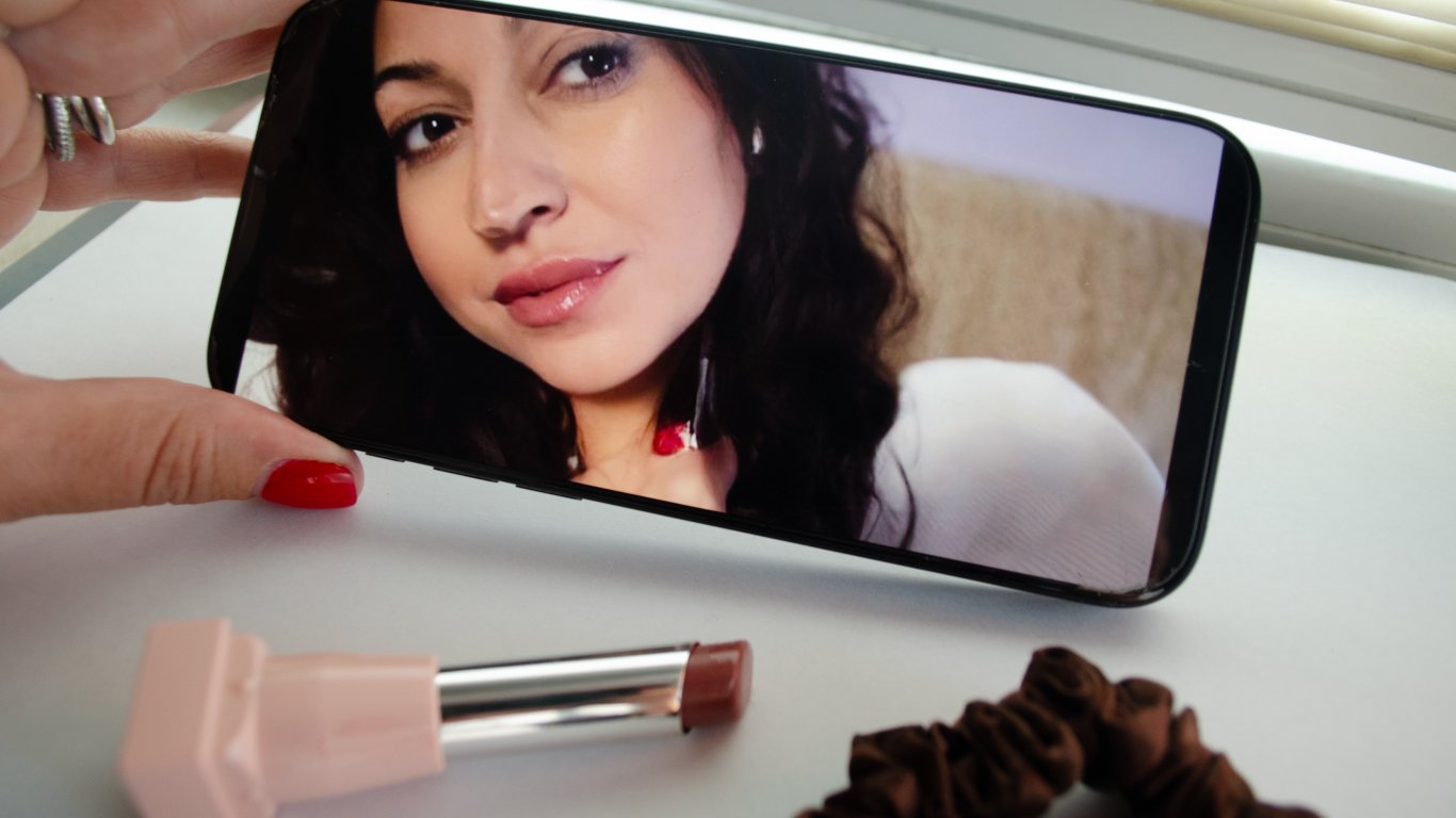 Глазура по устните 