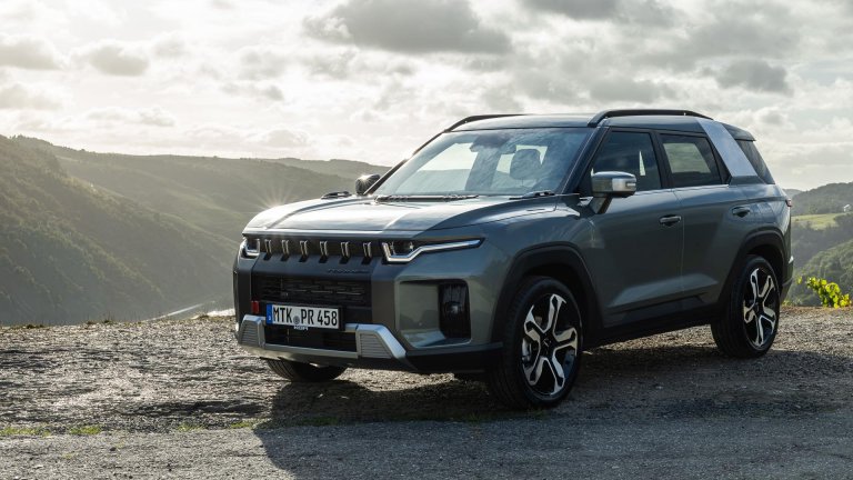 Корейски хибрид, който мисли като електромобил, но живее като SUV