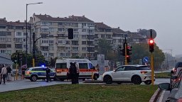 Пешеходец загина, блъснат на червен светофар в столицата, шофьорът избяга