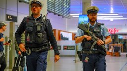 Летището в Мюнхен временно спря полети заради "подозрителни дейности"