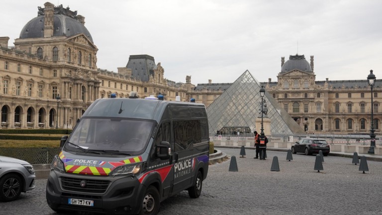 Извършителите на обира в Лувъра e можело да бъдат арестувани за "30 секунди" 