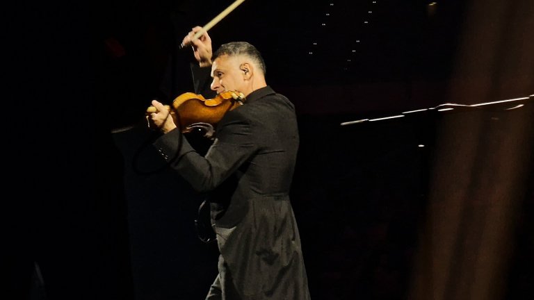 Феновете за Васко Василев: Великолепен, зареждащ, извънземен, еликсир за душата...