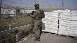 Израел отвори граничния пункт с Газа "Керем Шалом"