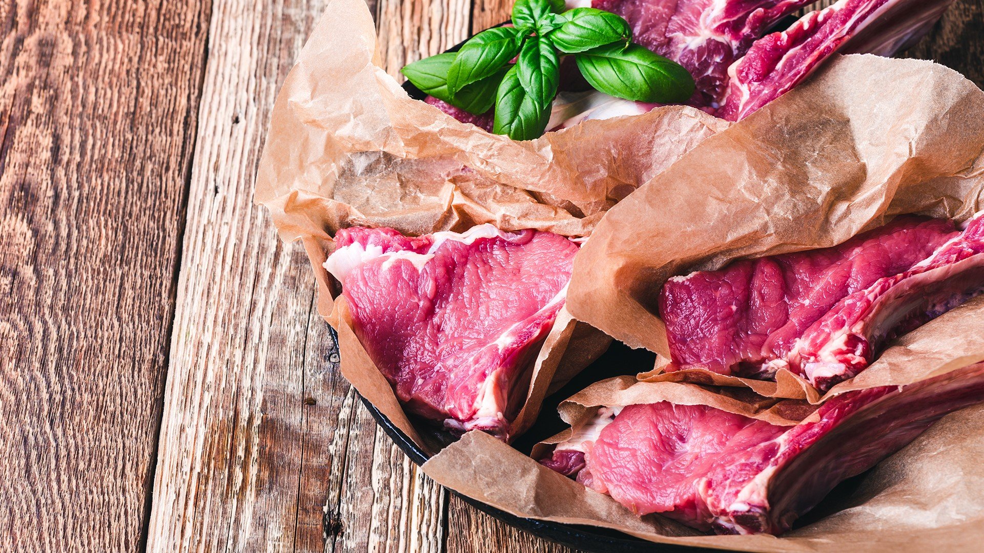 Защо да използваме хартия за печене за пържоли на тиган