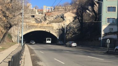 Спират движението в тунела под "Трихълмието" заради ремонт на осветлението 