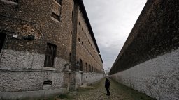 Трима затворници са задържани след отправените заплахи срещу Саркози