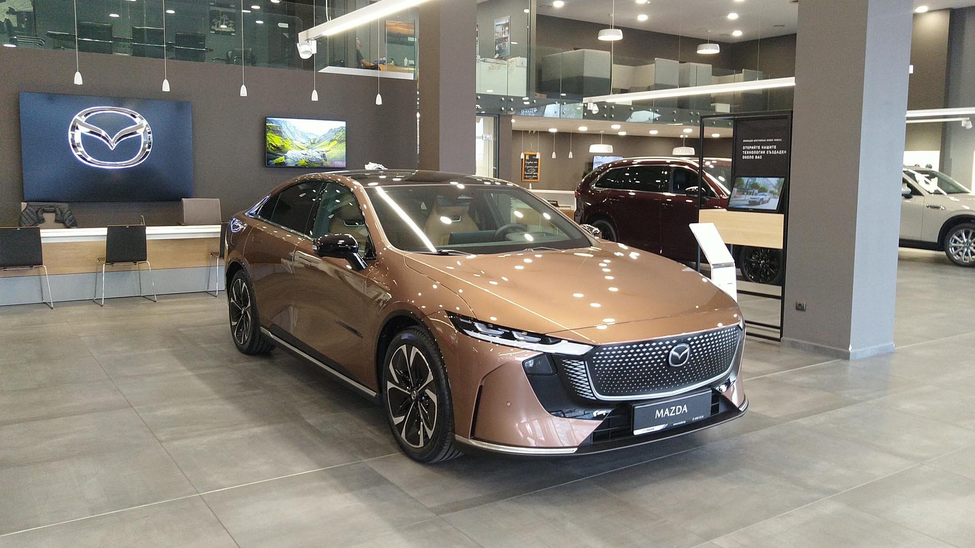 Новата Mazda 6e вече е в шоурума на марката в София