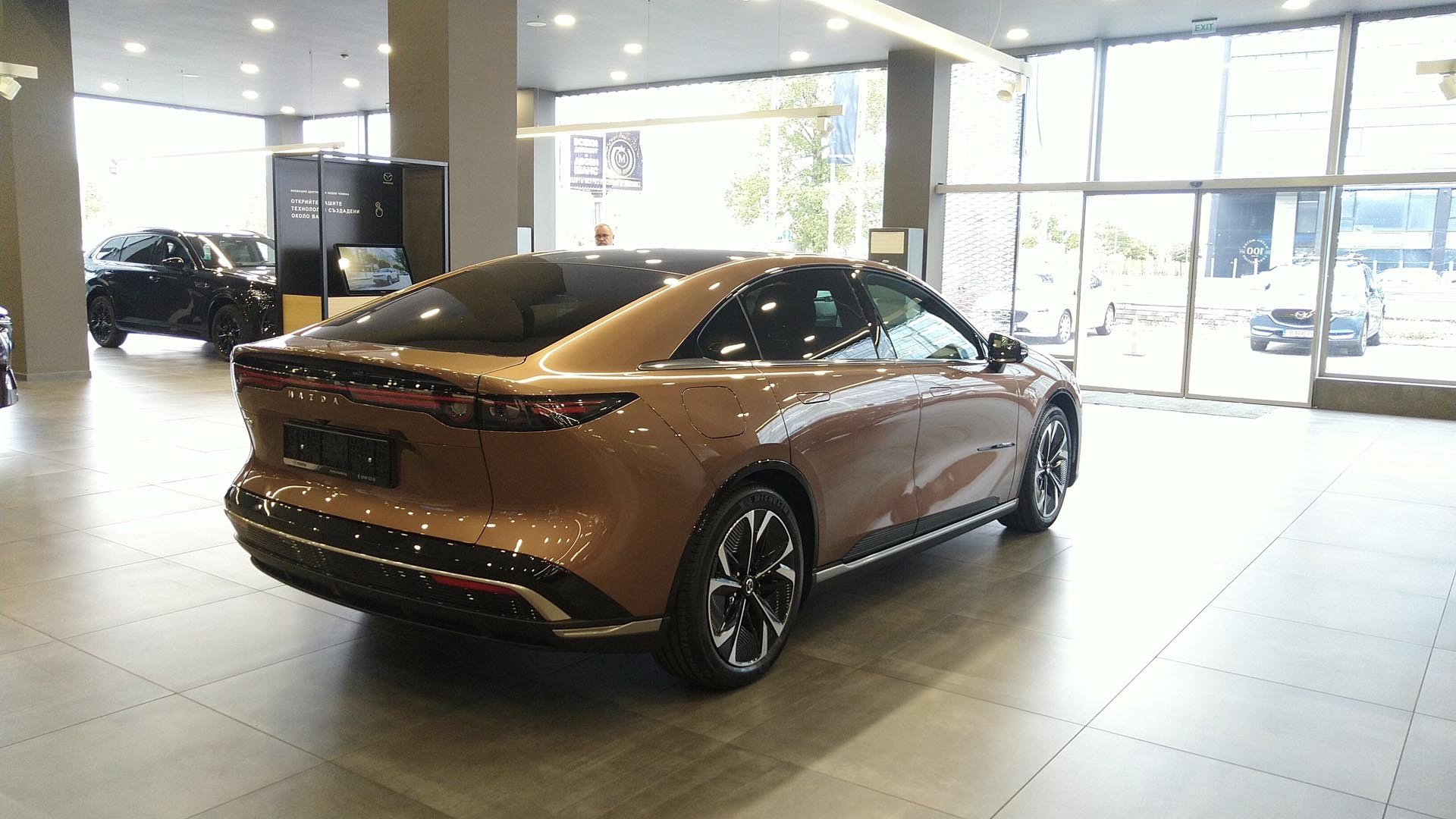 Новата Mazda 6e вече е в шоурума на марката в София