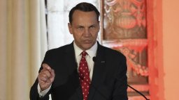 Полският външен министър призова Украйна да нанася удари по руски рафинерии